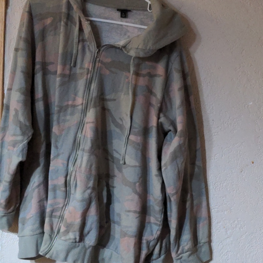 Torrid size 5 pink light green camo hoodie